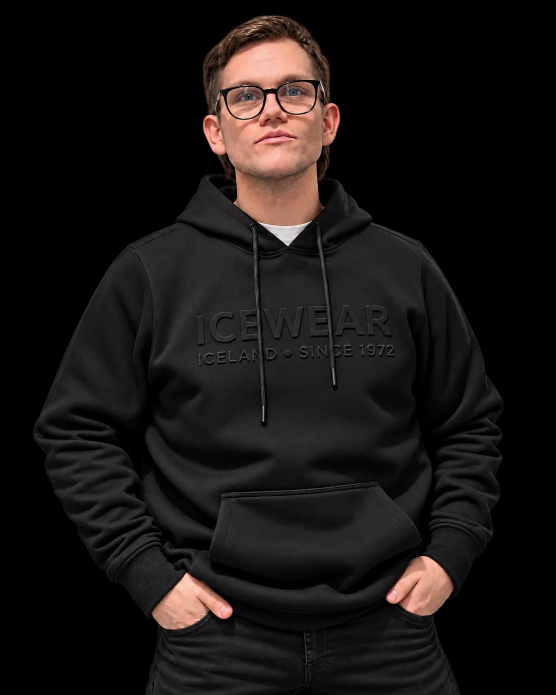 Heiðar í svartri styrktarpeysu, framhlið með upphleyptu ICEWEAR letri.